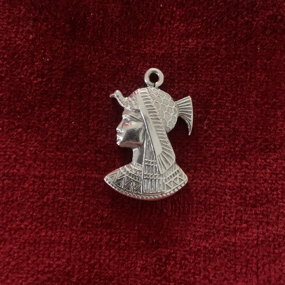 🆕 Sterling Silver Egyptian pendant